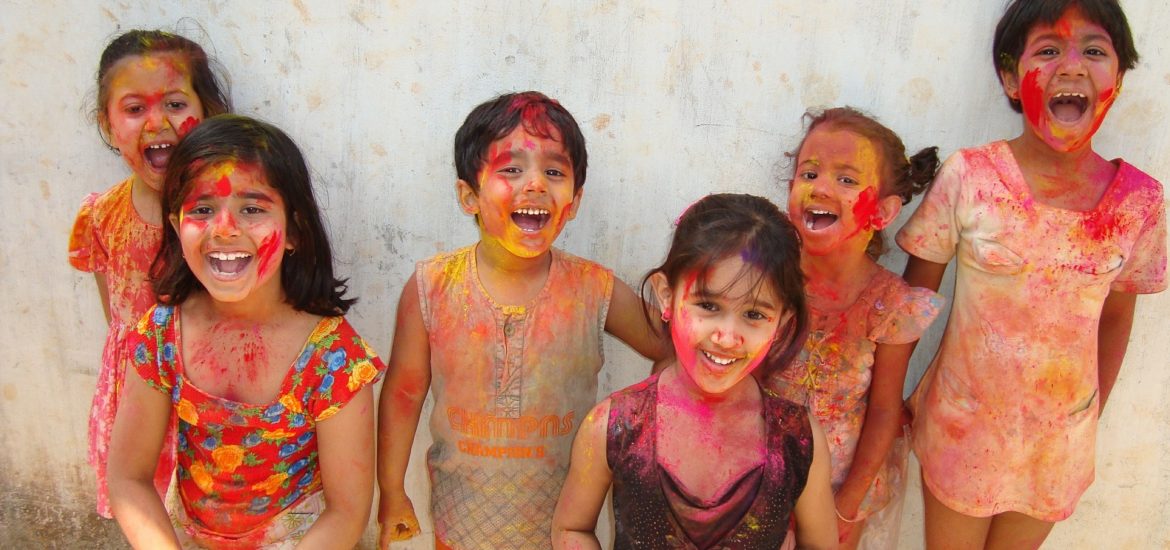 Zaproszenie na Holi Festiwal, czyli Indyjskie Święto Wiosny i Kolorów