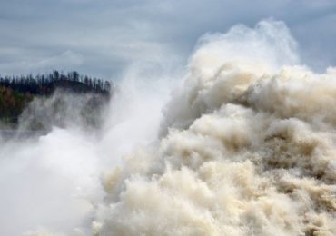 Trzęsienie ziemi i tsunami w Indonezji. Rośnie liczba ofiar