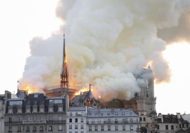 Piekło katedry Notre Dame – Płonie wielowiekowy klejnot Paryża!