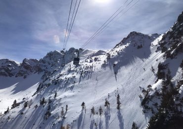 Zakopane wciąż najpopularniejszym kierunkiem na narty, ale Alpy kuszą Polaków