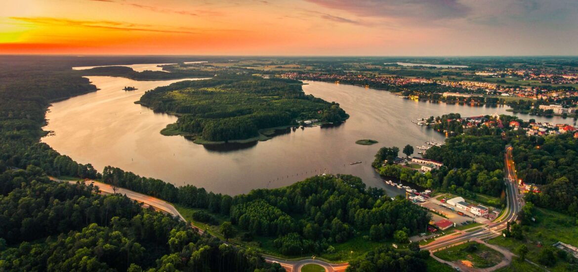 Mazury Zachodnie. Statkiem po trawie i cuda natury