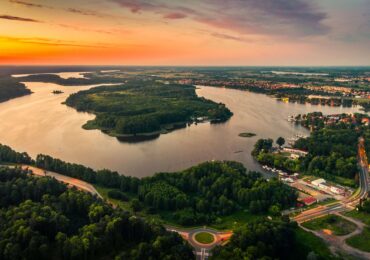 Mazury Zachodnie. Statkiem po trawie i cuda natury